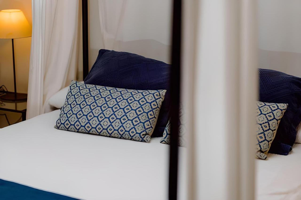 Hostal De La Placa - Hotel Boutique Cabrils Dış mekan fotoğraf