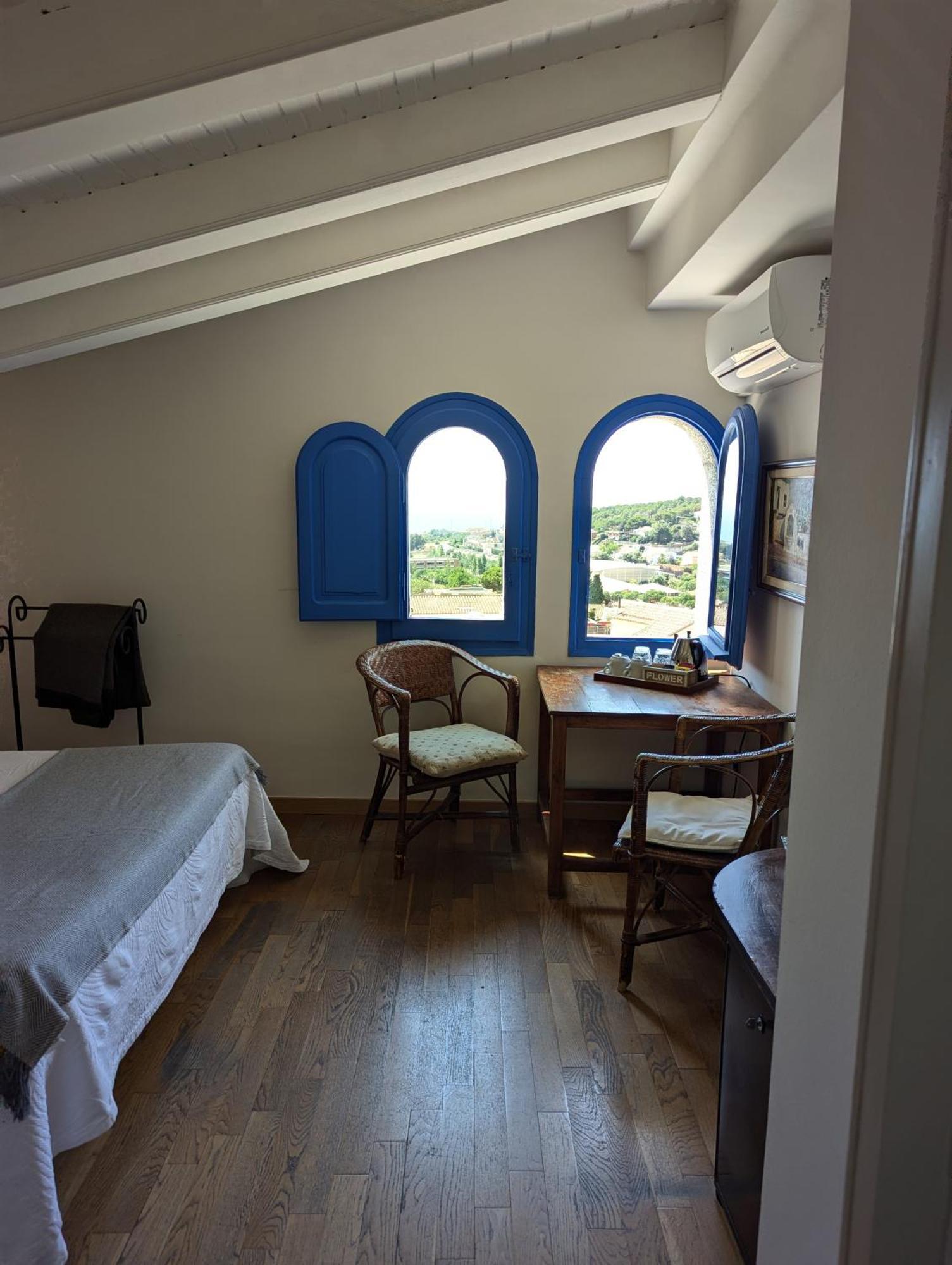 Hostal De La Placa - Hotel Boutique Cabrils Dış mekan fotoğraf