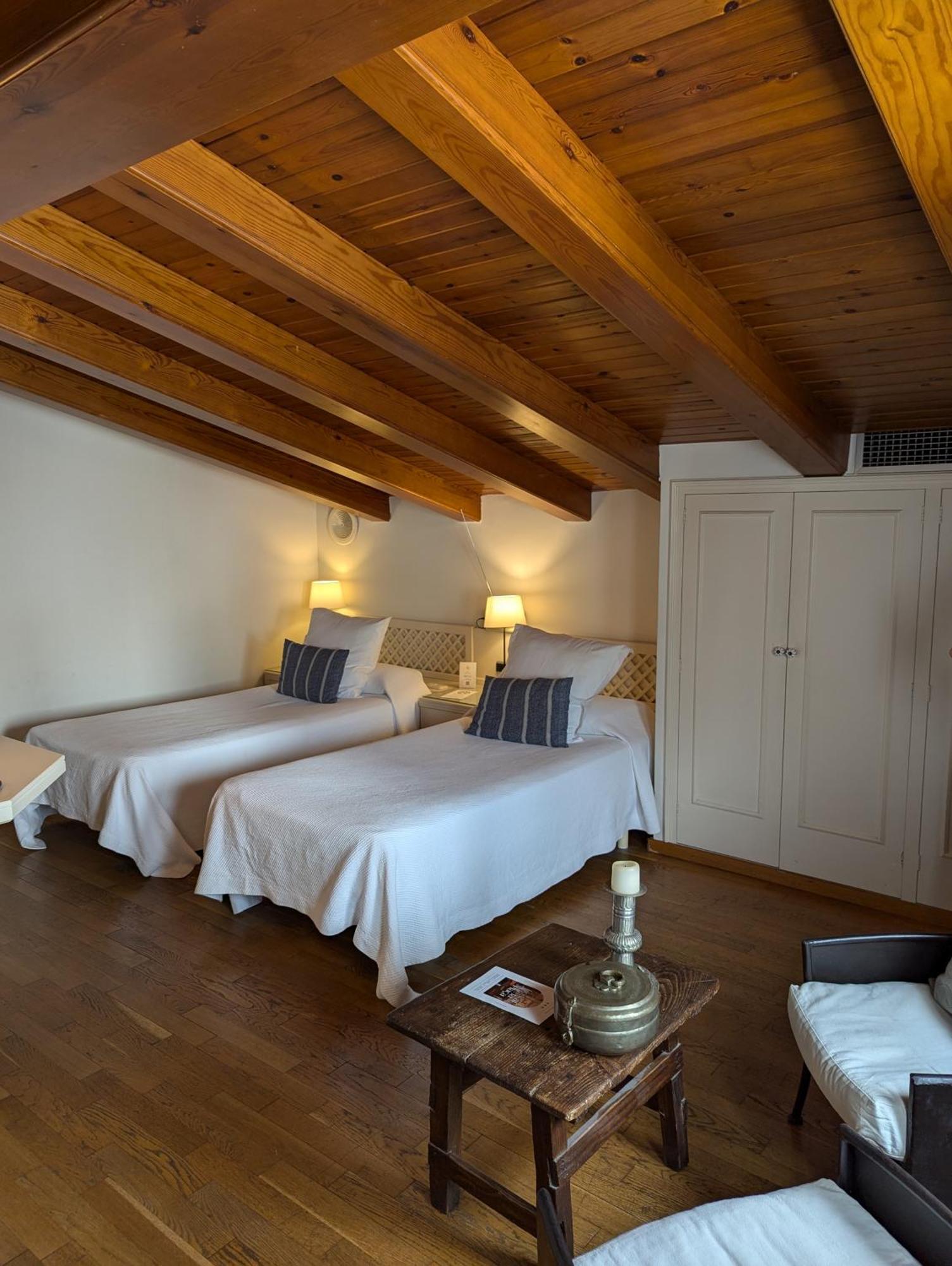 Hostal De La Placa - Hotel Boutique Cabrils Dış mekan fotoğraf
