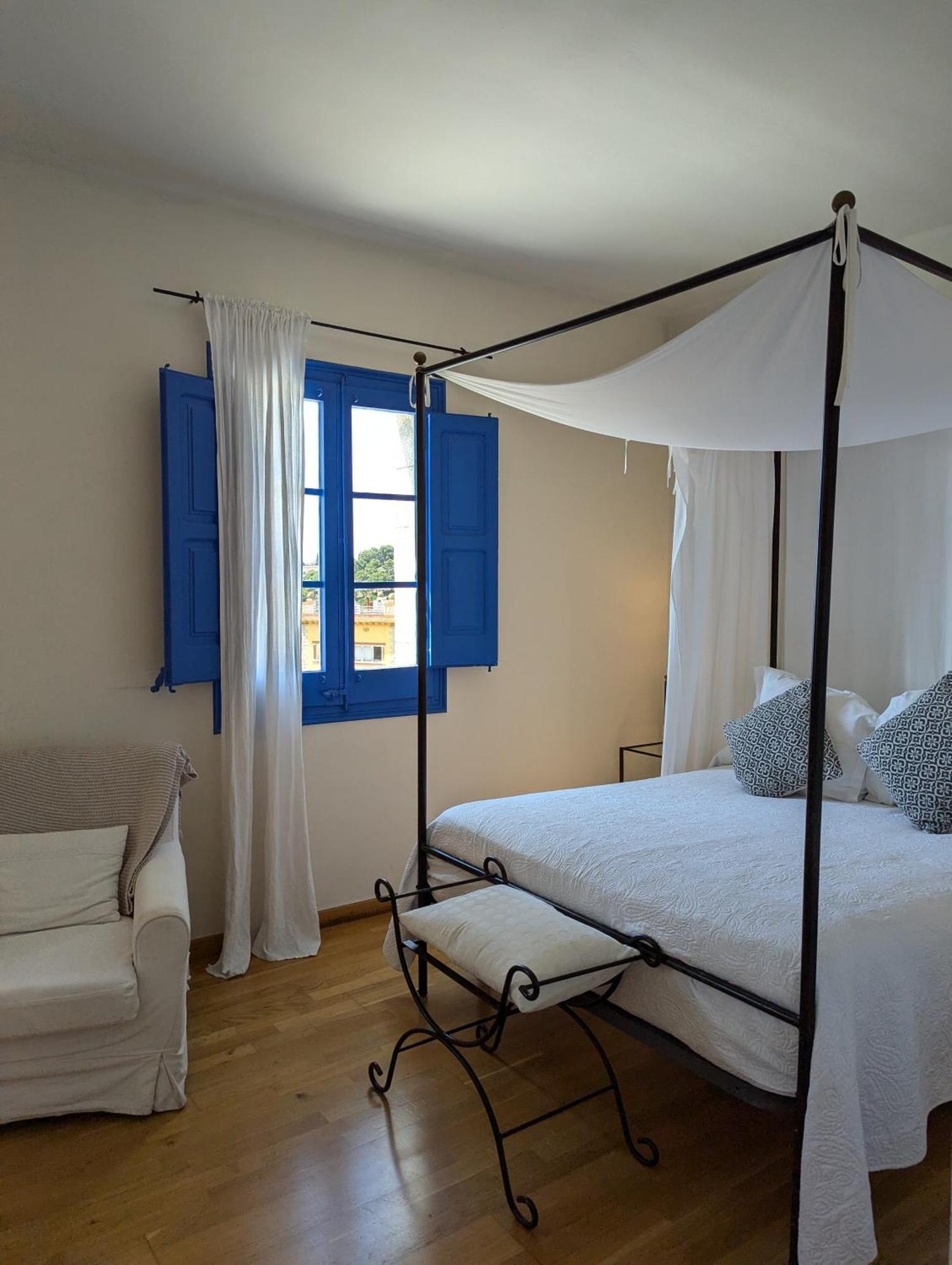 Hostal De La Placa - Hotel Boutique Cabrils Dış mekan fotoğraf
