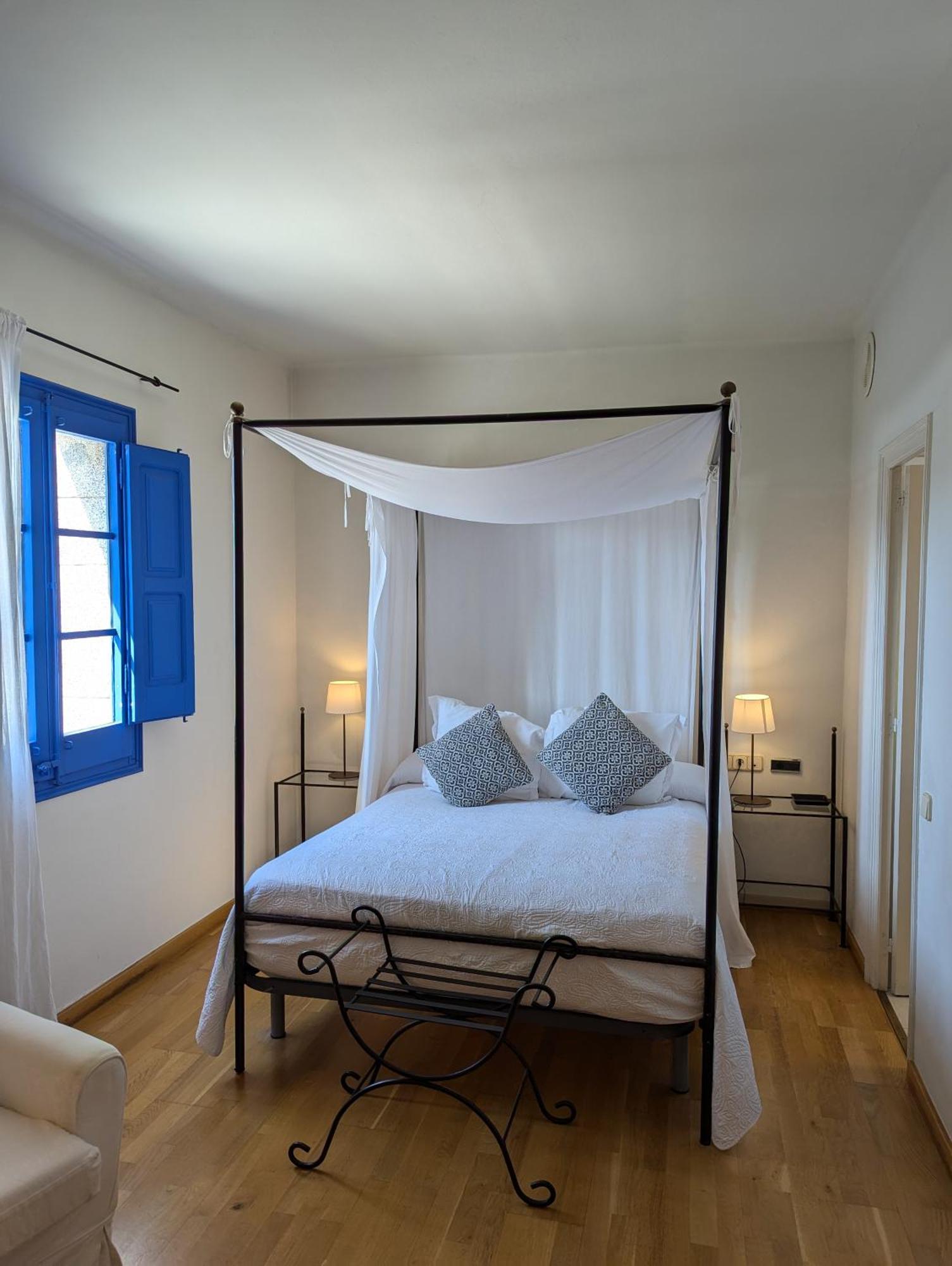 Hostal De La Placa - Hotel Boutique Cabrils Dış mekan fotoğraf