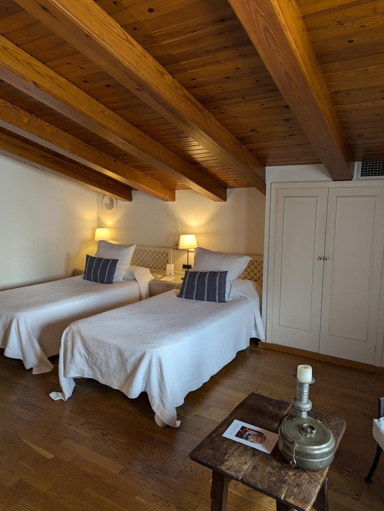 Hostal De La Placa - Hotel Boutique Cabrils Dış mekan fotoğraf